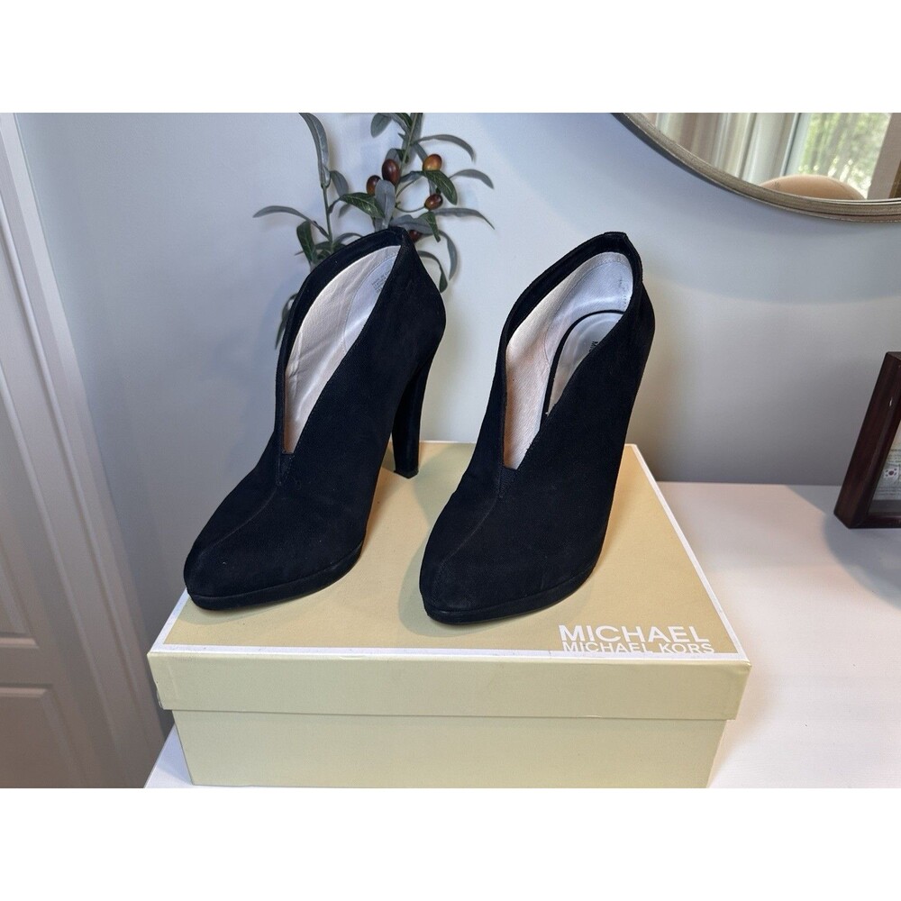 Michael Kors Adena Black Suede Booties 9M - 4” Heel V-Vamp Shooties w/ Box